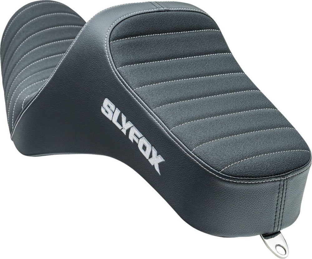 Slyfox High Noon Seat For Harley Davidson XL1200C 2004-2020 Classic Stitch/Silver Logo - Black/Silver