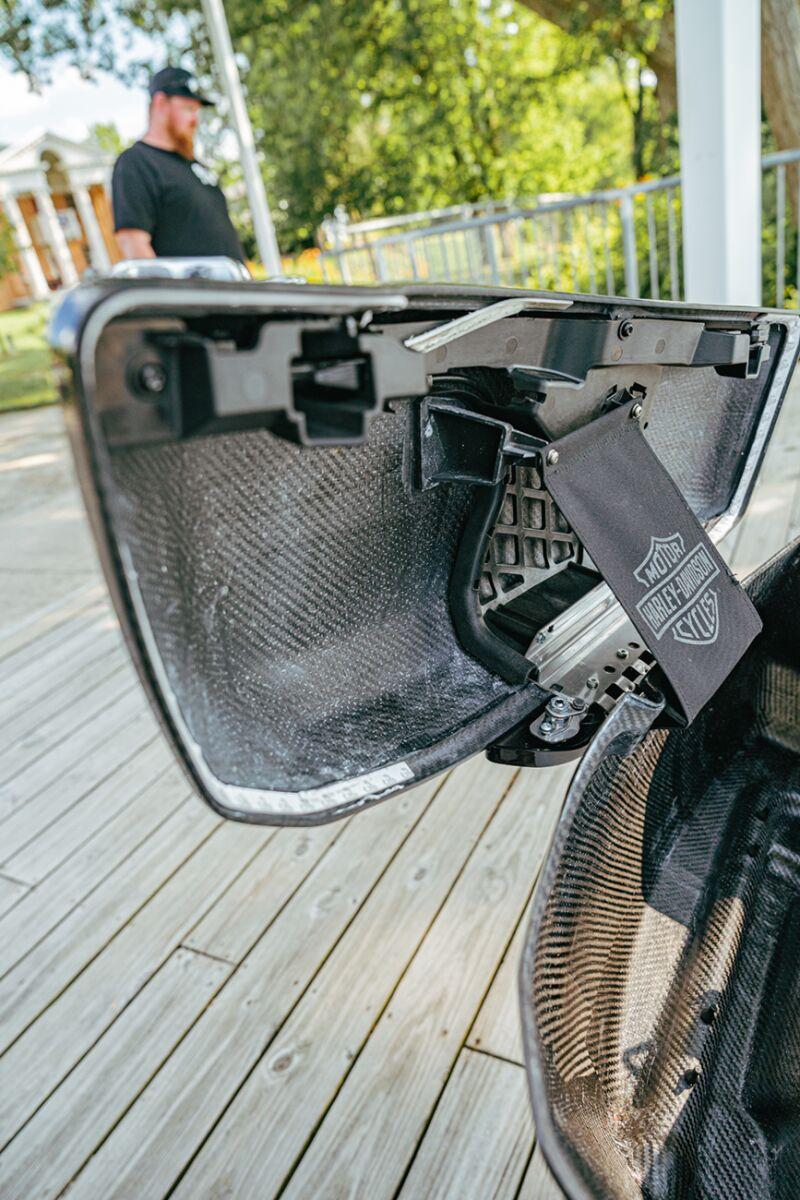 Slyfox Saddlebag Lids For Harley Davidson FLHX 1923 ABS 2024-2025 - Black/Gloss