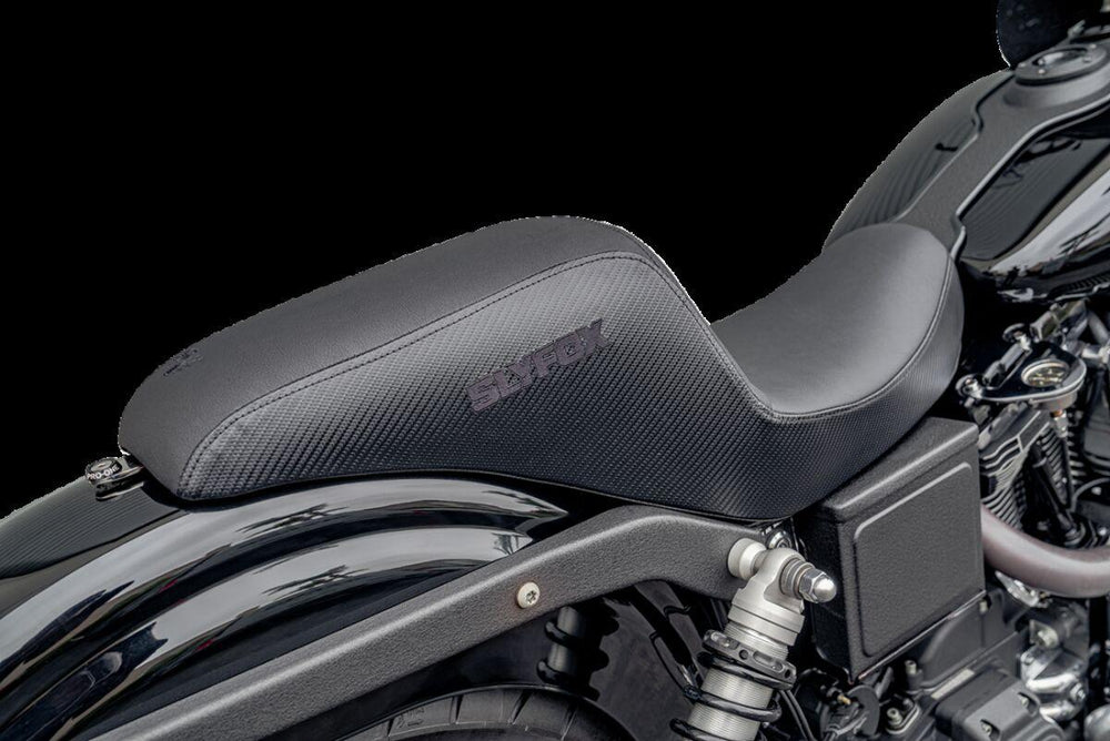 Slyfox The Drifter Seat For Harley Davidson FXD 1340 1996-1998 Black Logo/Carbon Fiber/Smooth - Black
