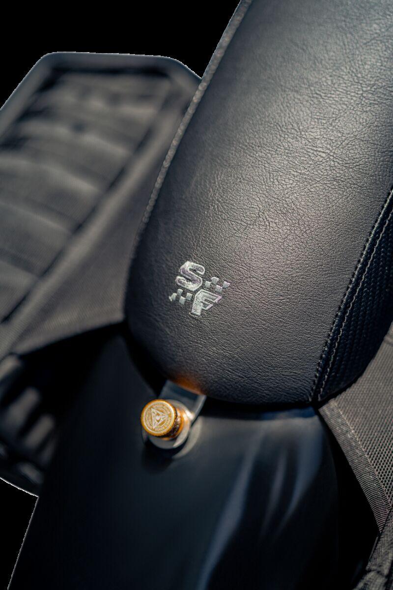 Slyfox The Drifter Seat For Harley Davidson XL1200C 2004-2019 Carbon Fiber/Gray Logo/Smooth - Black