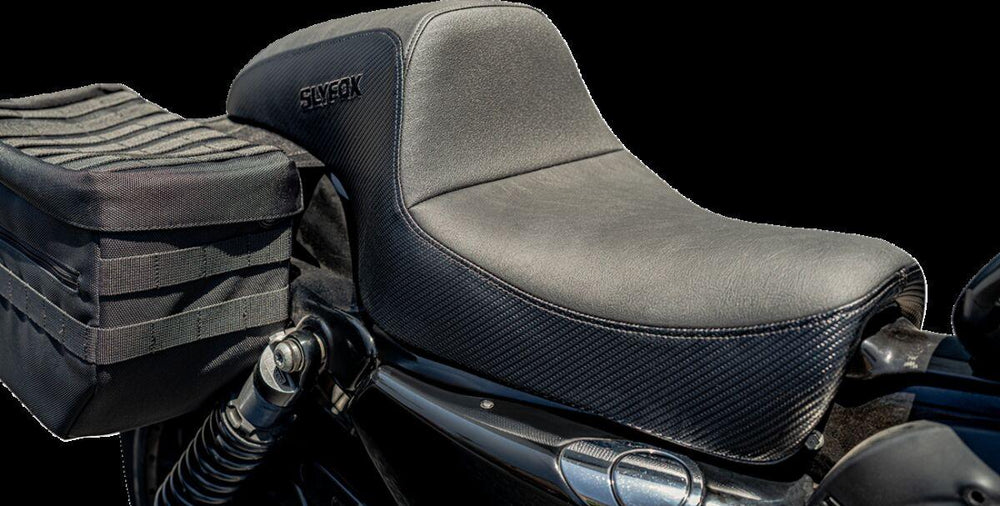 Slyfox The Drifter Seat For Harley Davidson XL1200C 2004-2019 Black Logo/Carbon Fiber/Smooth - Black