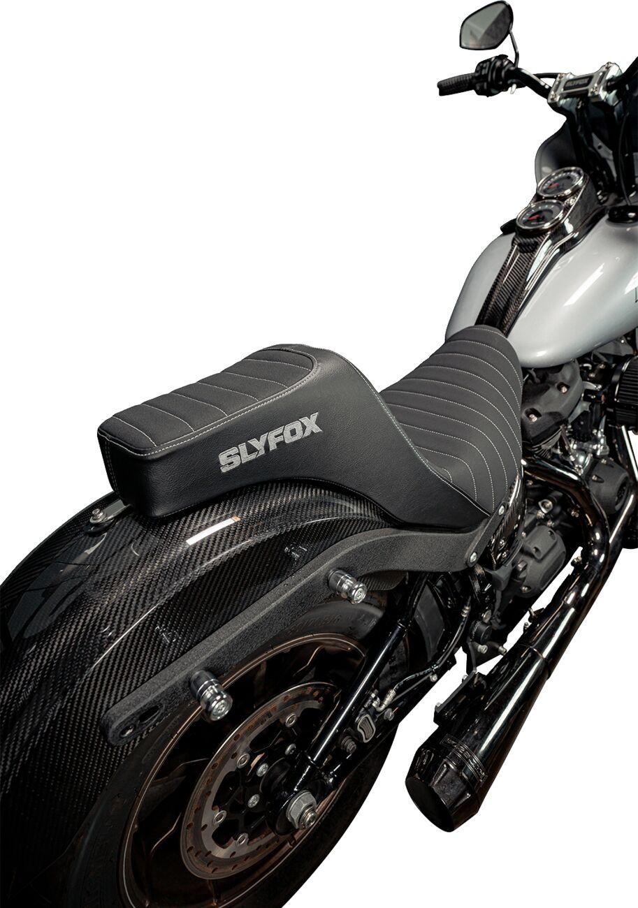 Slyfox High Noon Seat For Harley Davidson FLSB 1750 ABS 2018-2021 Classic Stitch/Gray Logo - Black/Grey