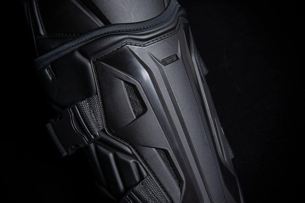 Icon Field Armor 3 Knee Guards - Black