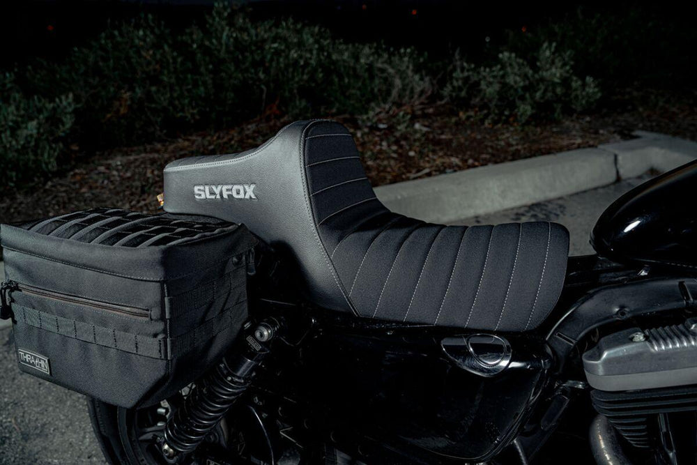 Slyfox High Noon Seat For Harley Davidson XL1200C 2004-2020 Classic Stitch/Silver Logo - Black/Silver