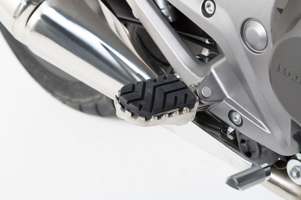 SW Motech ION Footpegs - Suzuki SV650X Cafe Racer 2018-2024 - Black/Silver