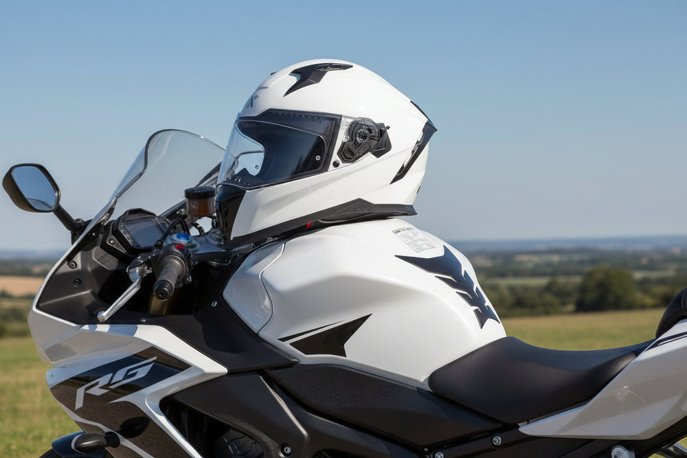 Shox Eclipse Solid ECE R22.06 Motorcycle Helmet