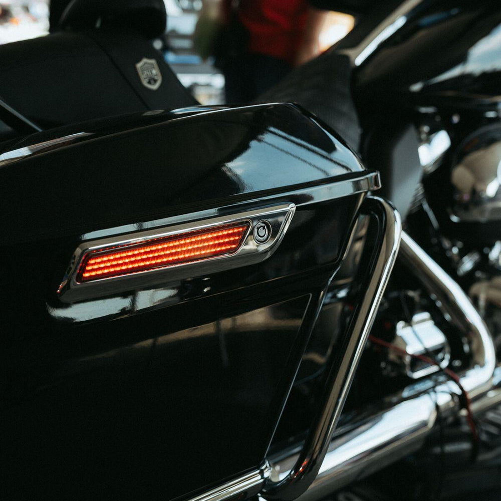 Custom Dynamics Saddlebag LED Latch Light For Harley Davidson FLH 1868 2021 Smoke