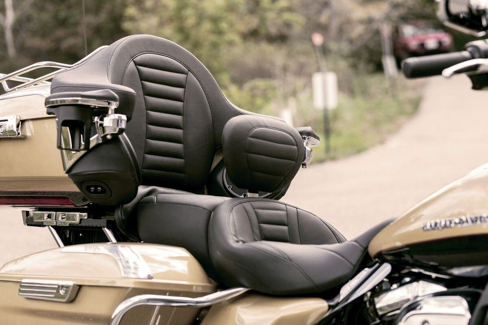 Mustang One Piece Deluxe 2 Up Touring Seat For Harley Davidson FLH 1868 2021 - Black