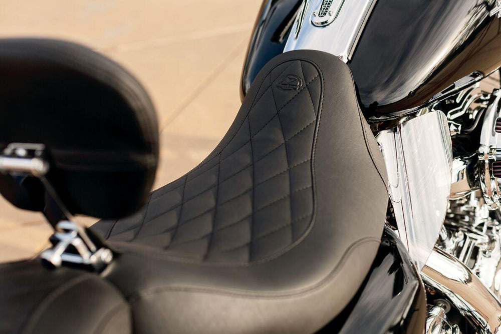 Mustang Wide Tripper Solo Seat With Removable Driver Backrest For Harley Davidson FLHR 1584 2008 - Black