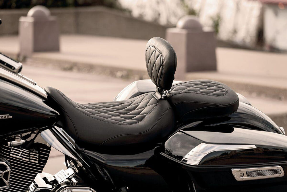 Mustang Wide Tripper Solo Seat With Removable Driver Backrest For Harley Davidson FLHR 1584 2008 - Black